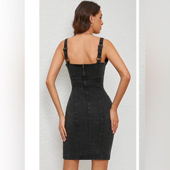 Women's Sleeveless Black Denim Dress - Picture 5 of 9